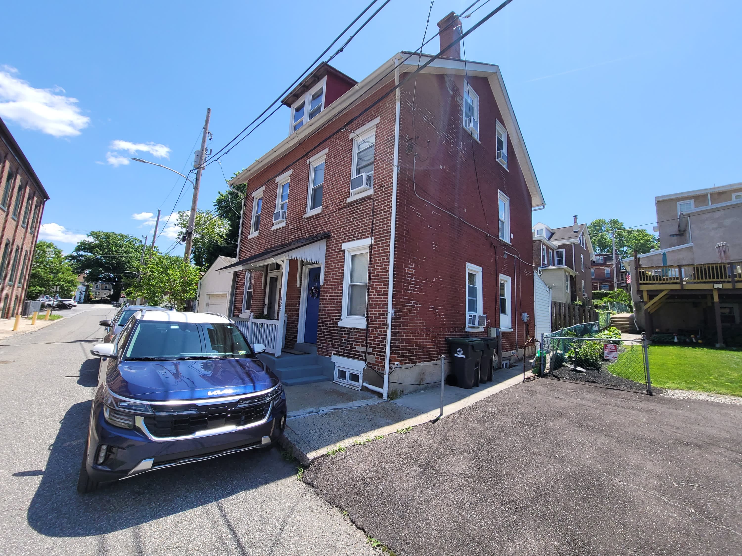 422 Gold St – photo 1 of 37