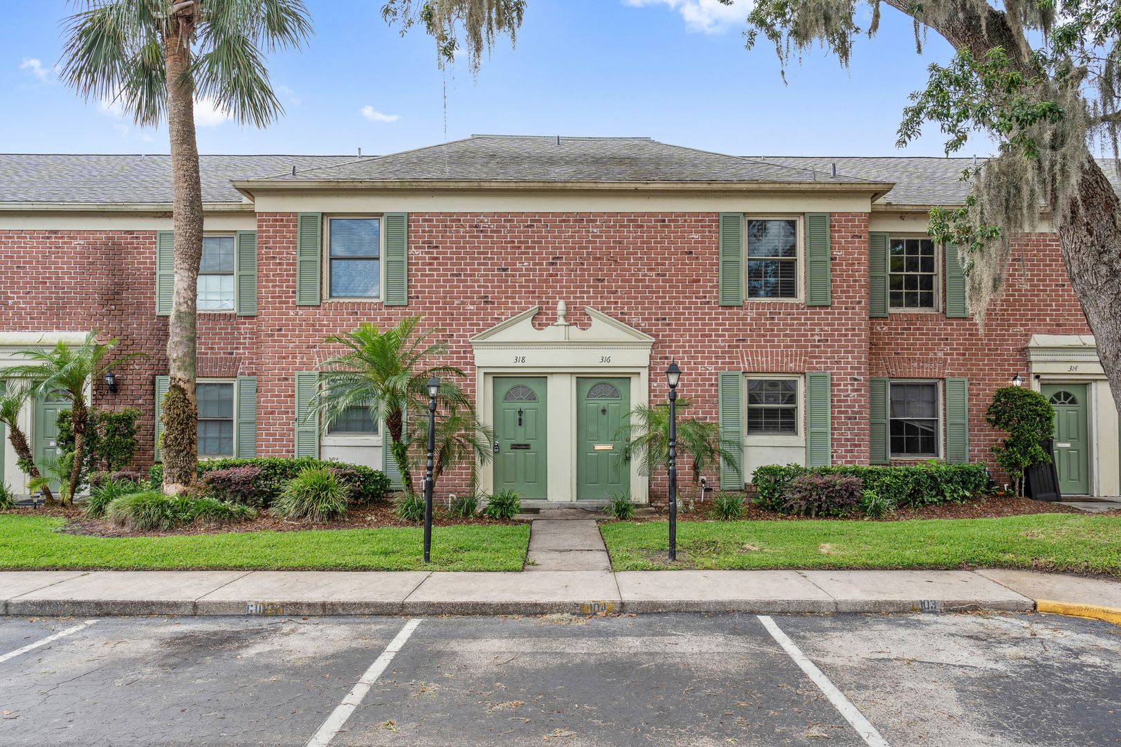 Spacious 2 Bed Condo With Modern Upgrades In Prime Casselberry Location – photo 1