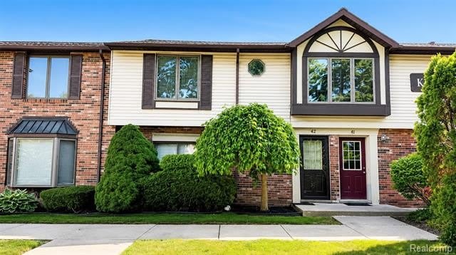 2232 London Bridge Drive – photo 1 of 178