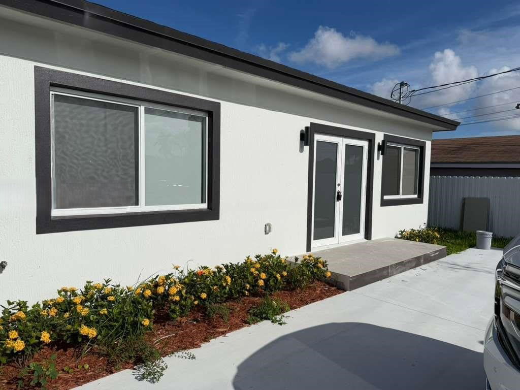 831 Southeast 9th Avenue – photo 1