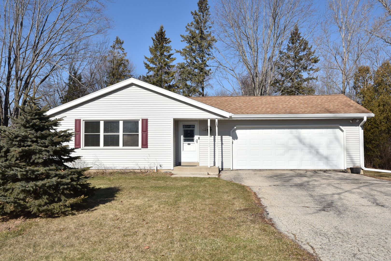 Furnished Mequon 4 bedroom ranch – photo 1 of 37