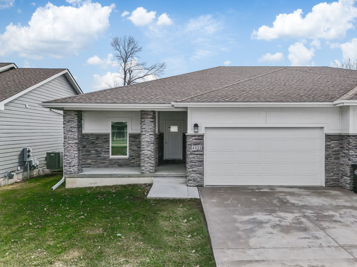 4433 Lower Beaver Road – photo 1