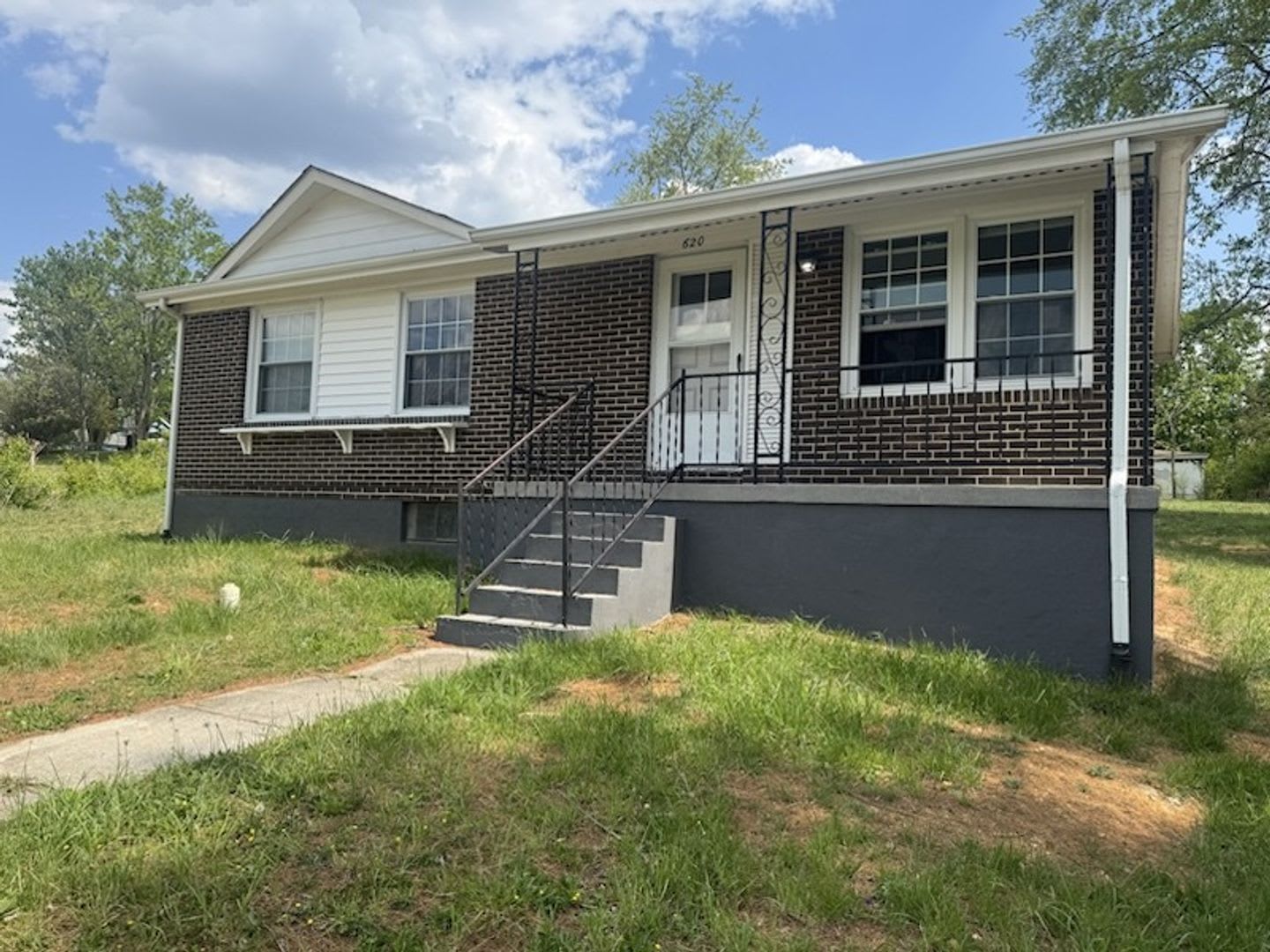 Charming 3BR Home with Hardwood Floors & Spacious Yard – photo 1