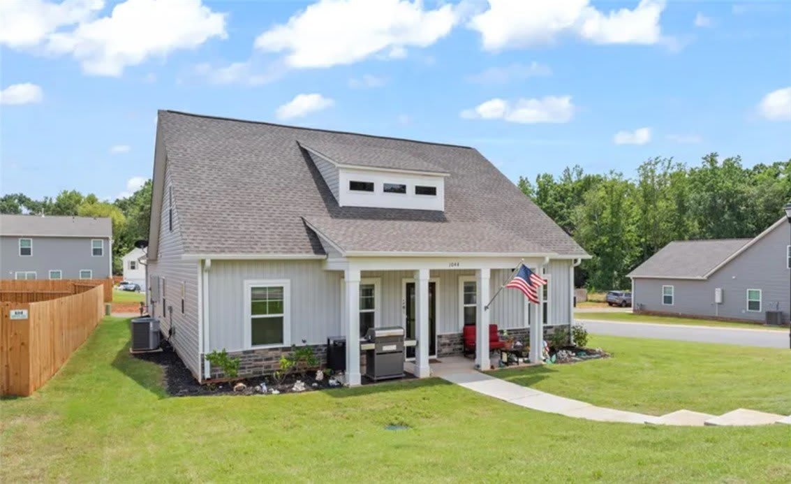 1044 Fairfield Drive – photo 1 of 23