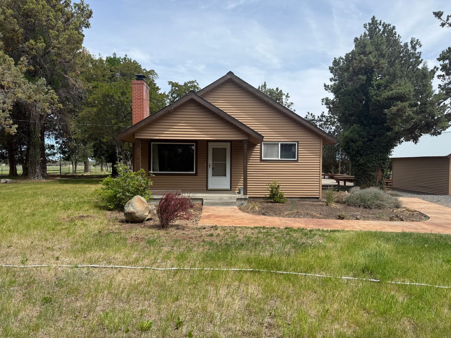 2 Bed/1.5 Bath Single Level Farm House with Mountain Views – photo 1 of 42