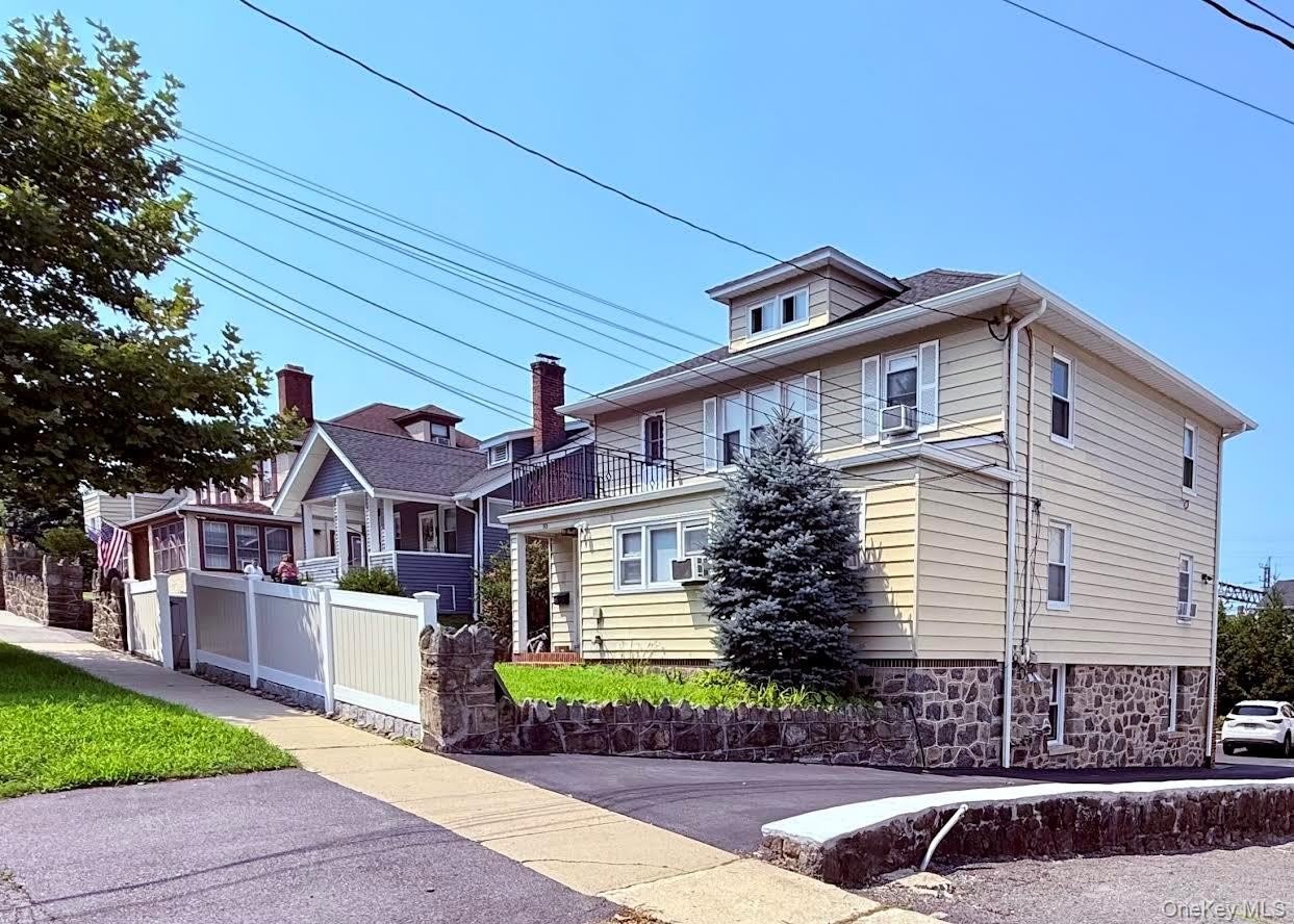 313 Stanley Avenue – photo 1 of 20