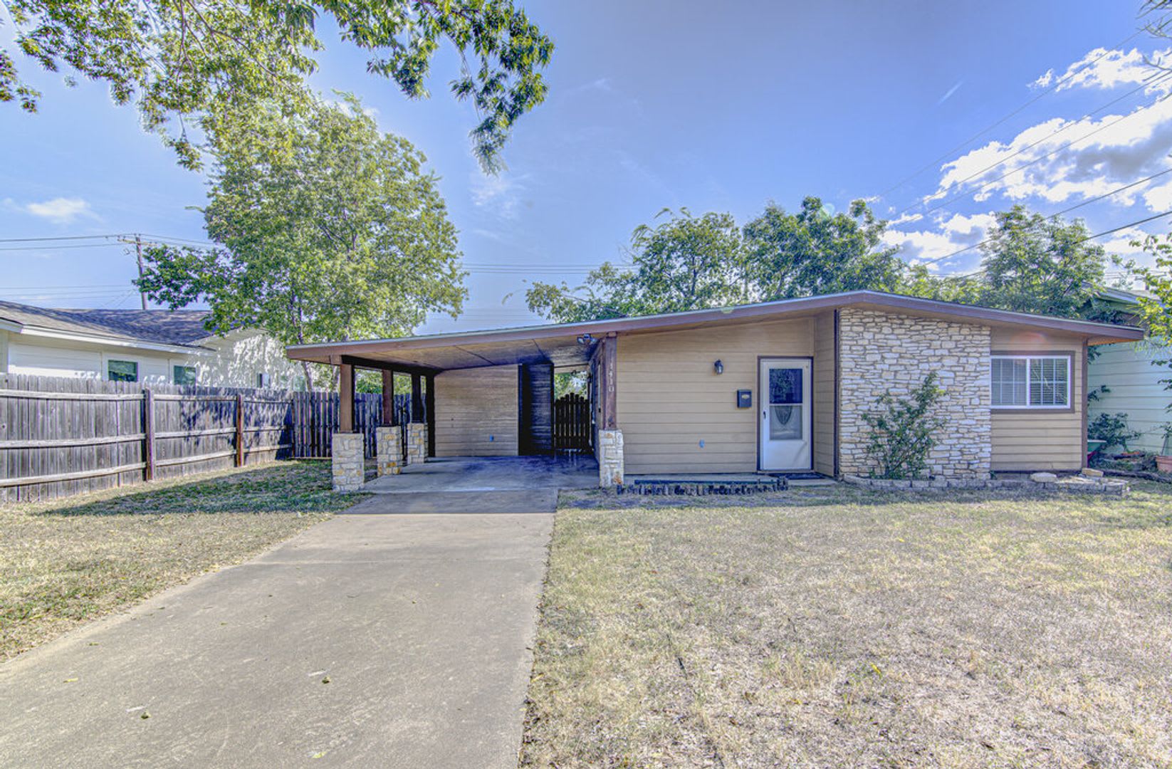 Well-Maintained 3 Bed Home with Spacious Backyard – photo 1