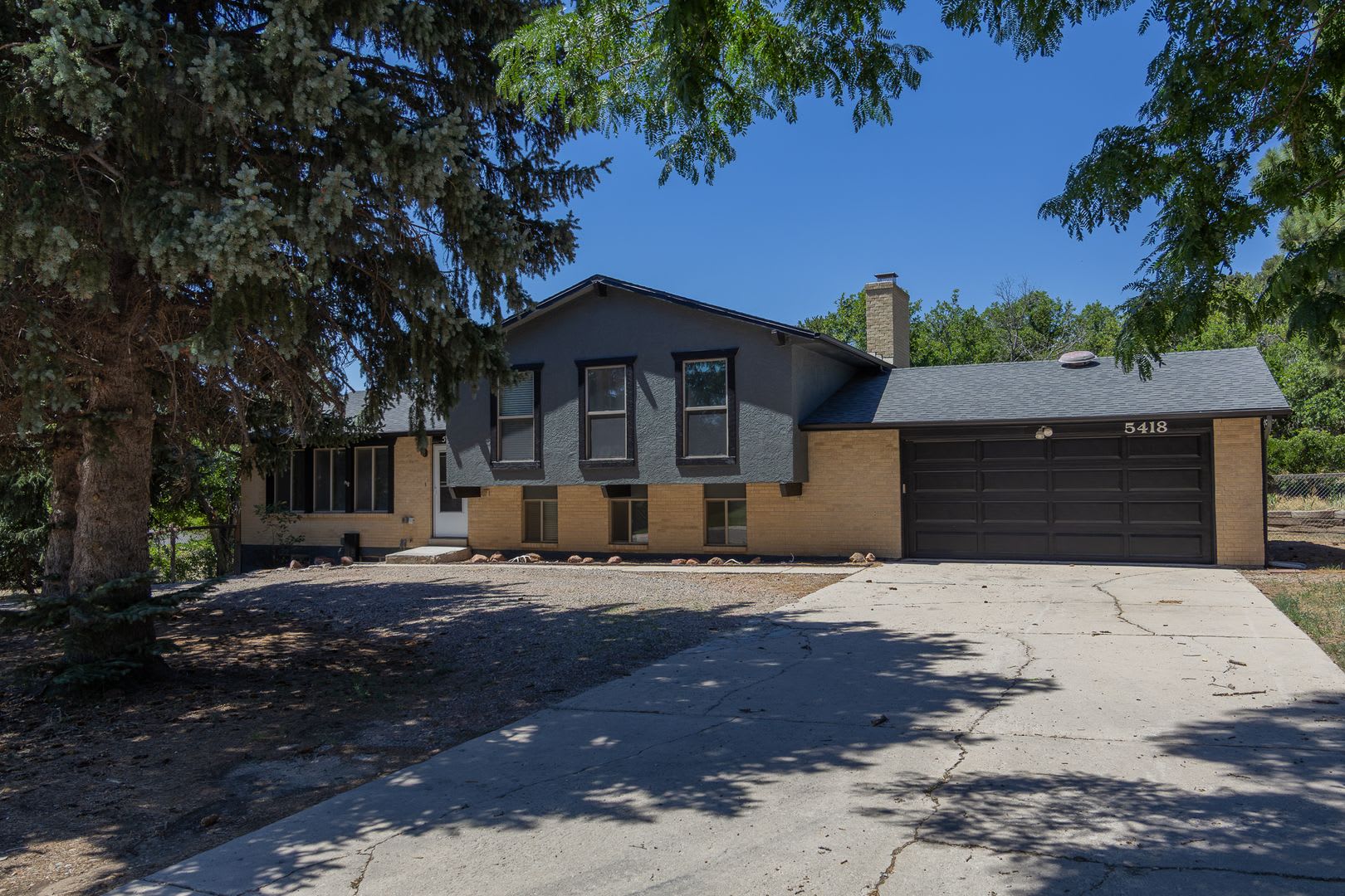 Large home on almost an acre- Academy and Flintridge, 80918! – photo 1