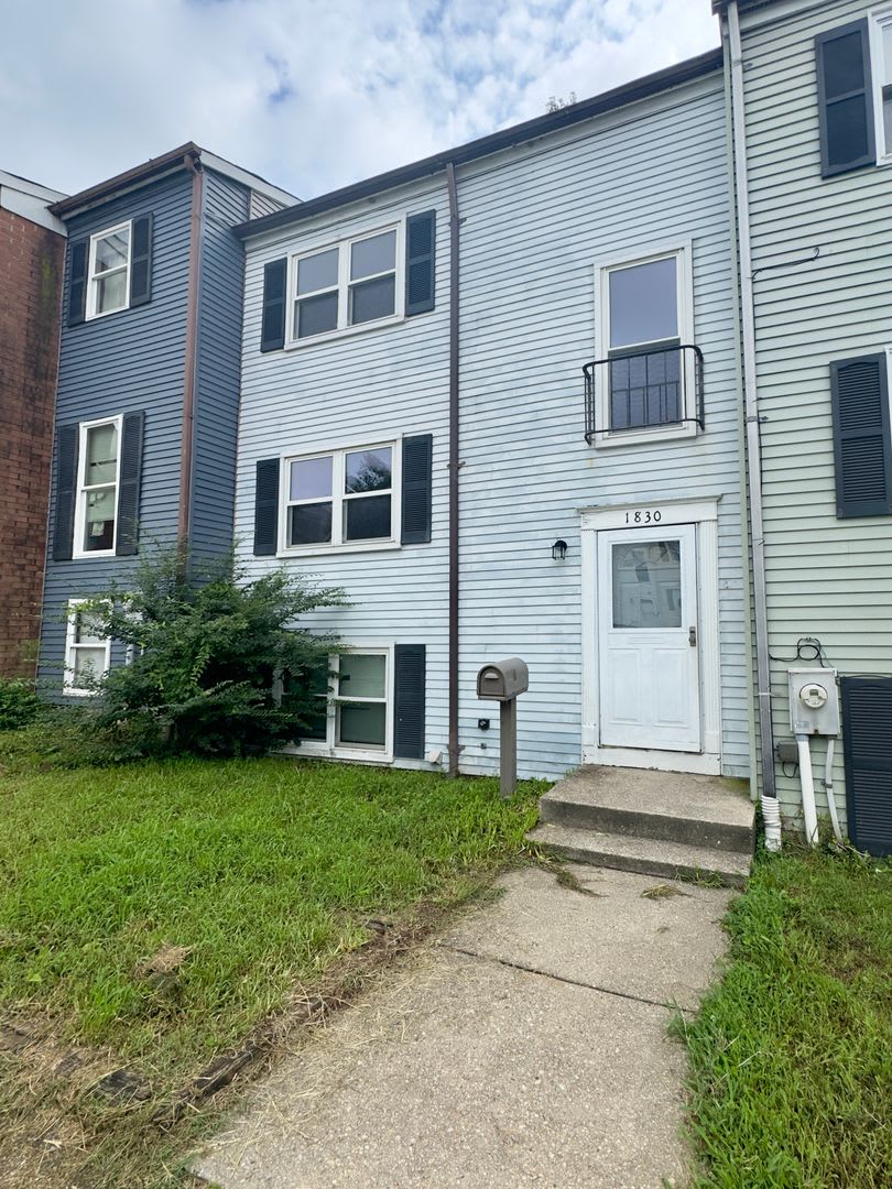 Charming 3-Bedroom Townhome in Prime Edgewood Location – photo 1 of 23
