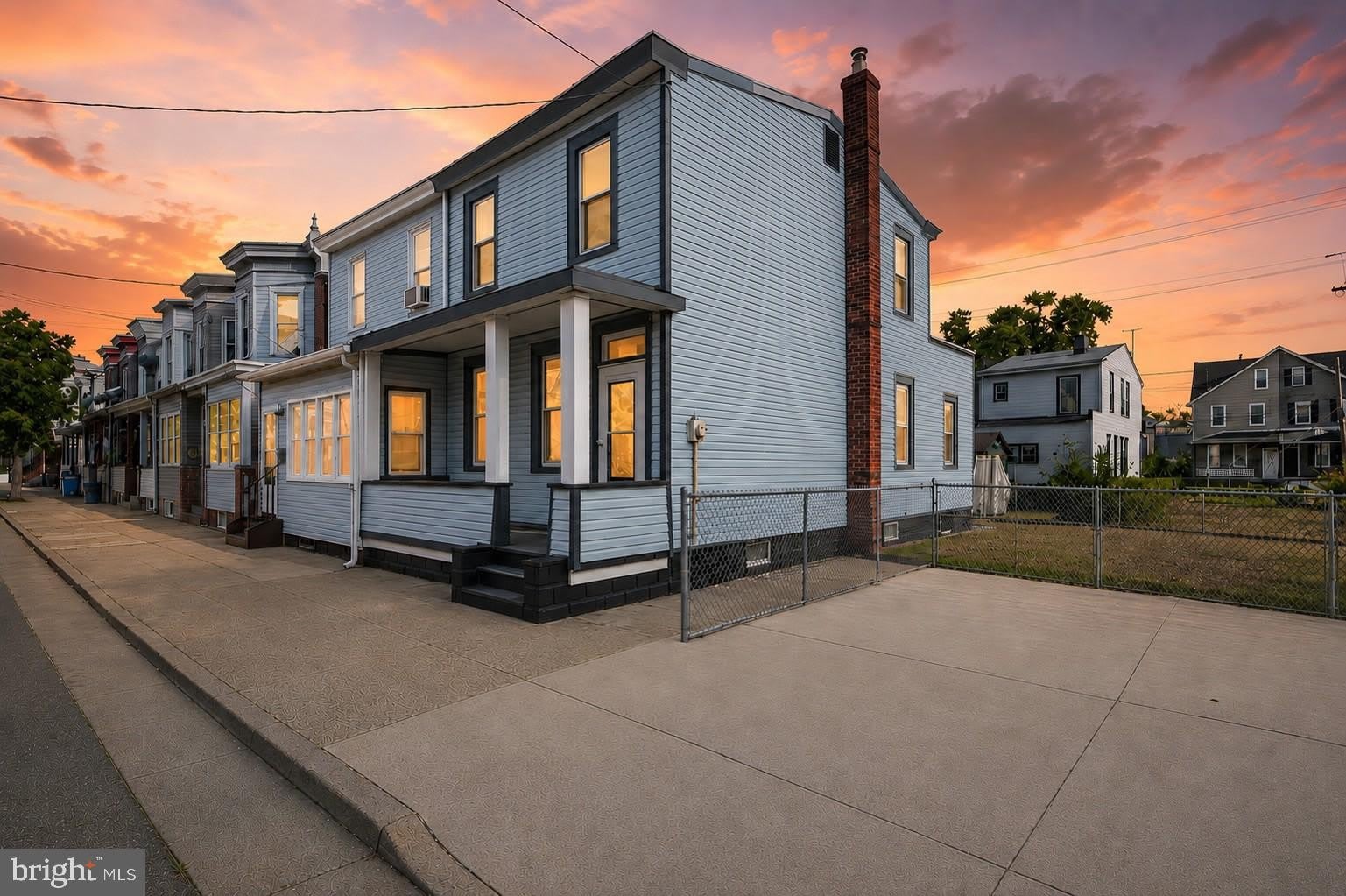 637 Powell Street – photo 1 of 15