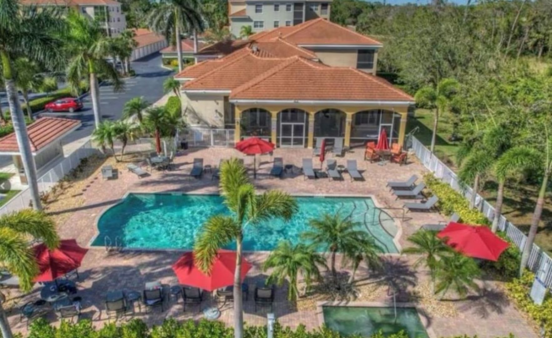 2 Bedroom Plus A Den 2 Bath Seasonal Beautiful Condo Available For Season Prime Location Olde Naples Botanical Place Minutes From Naples Powdery Sand Beaches Vacation Retreat – photo 1