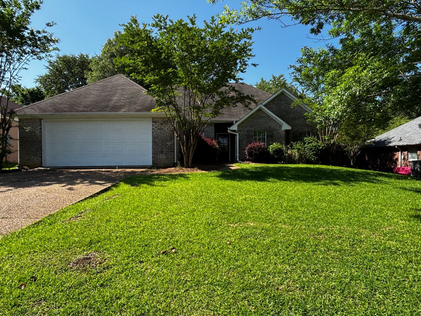 410 Abbey Woods Brandon, MS – photo 1 of 18