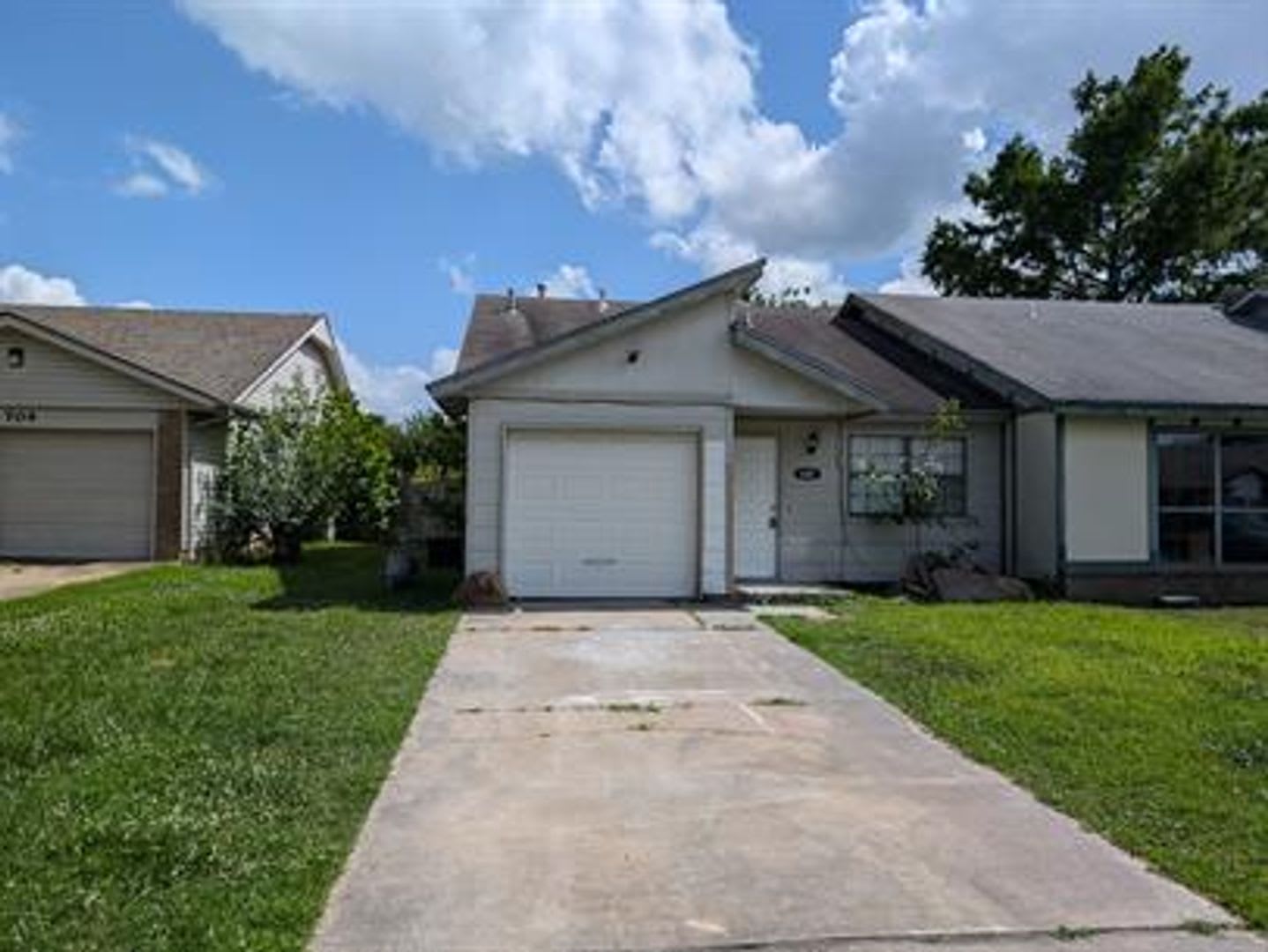 3 Bedroom Duplex In The Heart Of Glenpool – photo 1 of 15