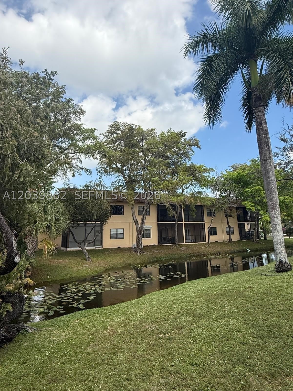 2 Briarwood Cir – photo 1