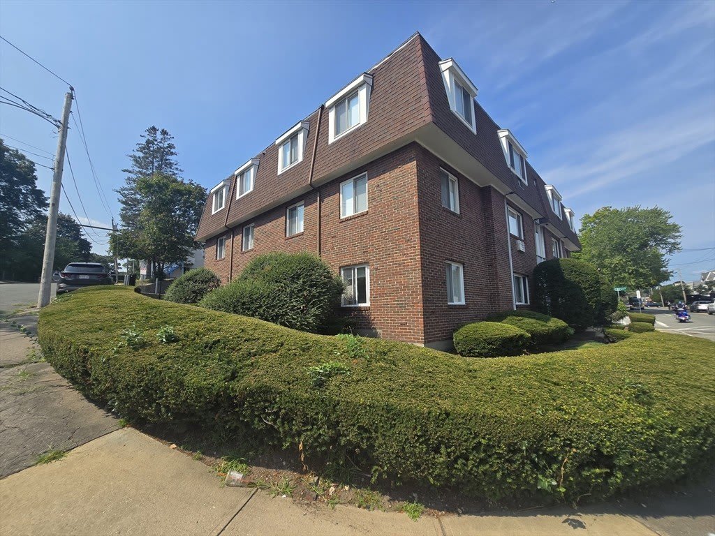 725 Broad St – photo 1 of 19