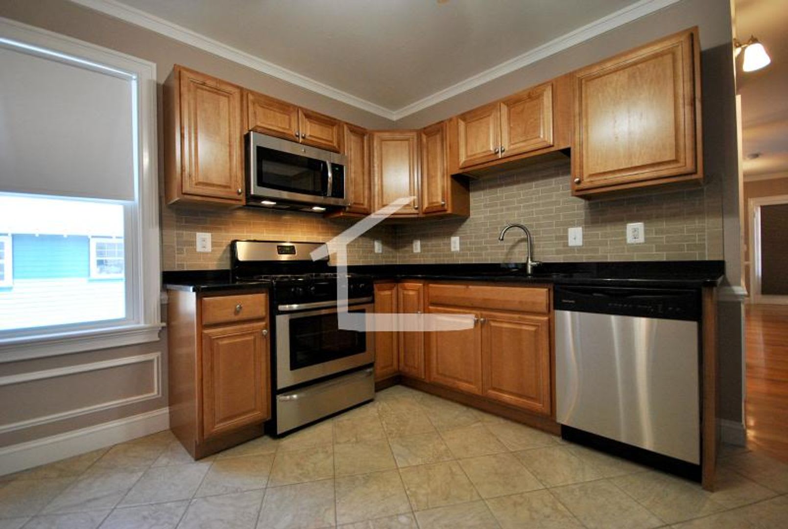 Charming 3 Bedroom No Broker Fee – photo 1