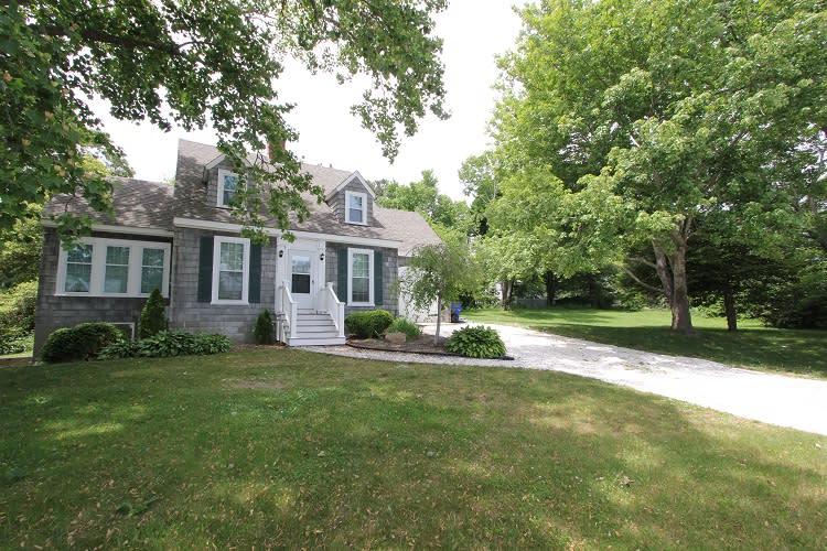 321 Williston Rd – photo 1 of 11