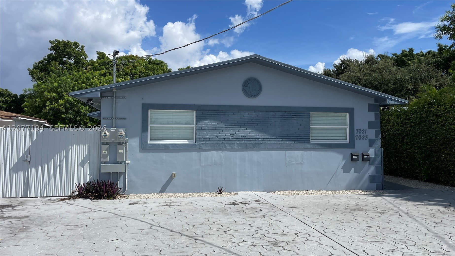 7021 SW 22nd St – photo 1 of 7