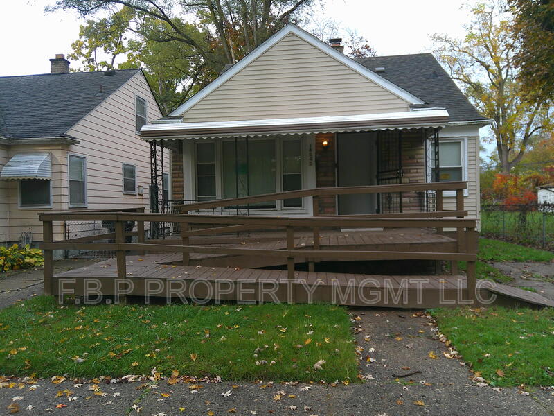 18545 Riverview St – photo 1