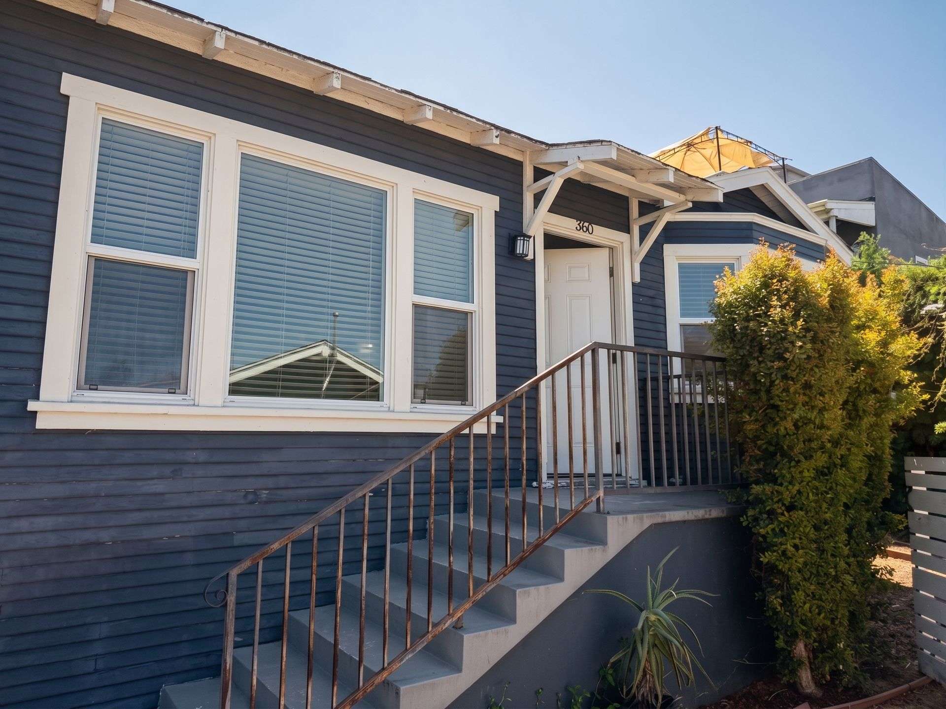 2 Bed / 1 bath with Private Outdoor Space in Rampart Village – photo 1