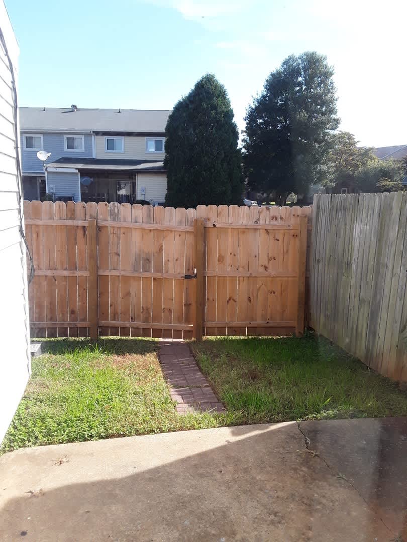 Three bedroom townhome with small, fenced-in patio/ yard area. – photo 1