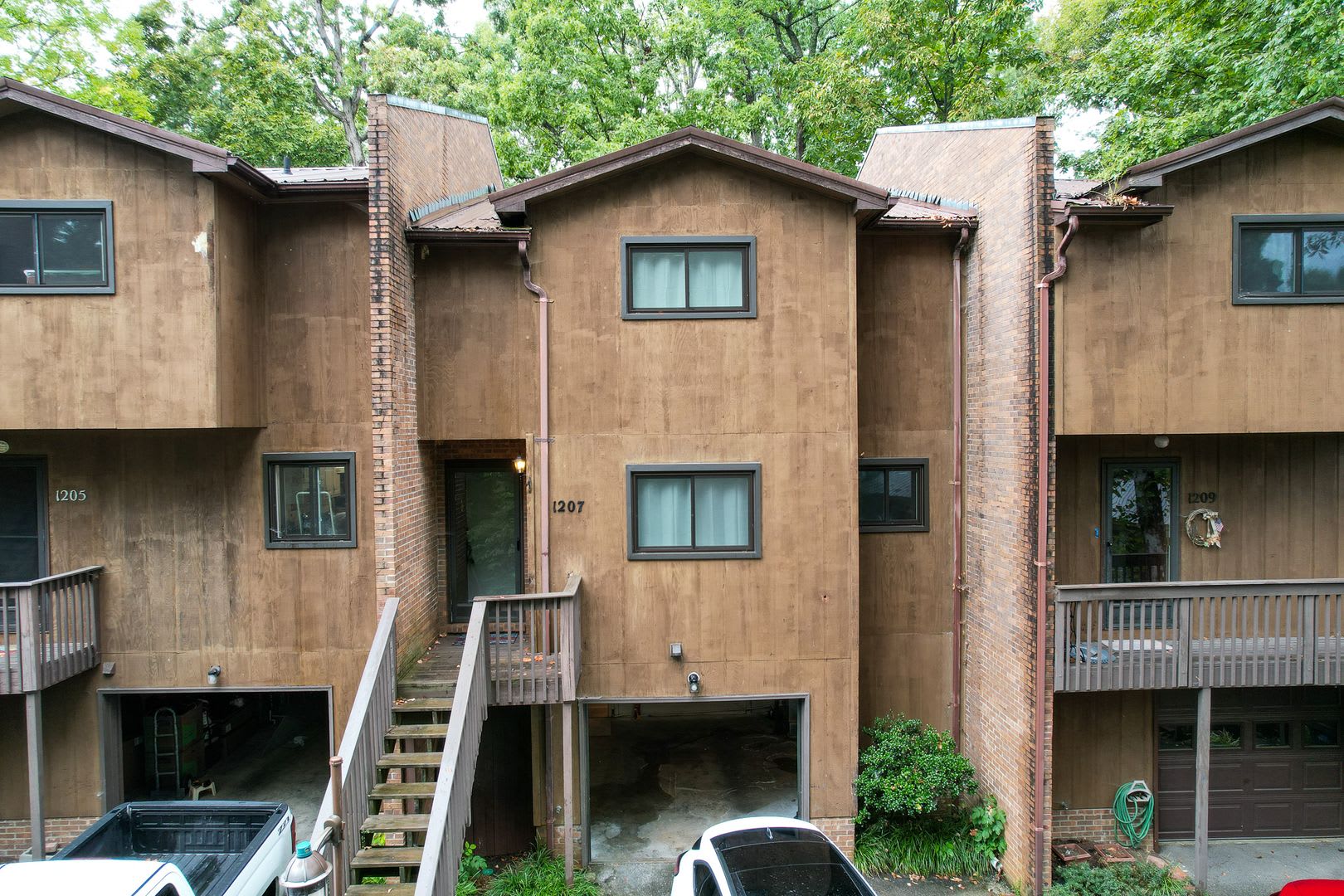 1207 Timbers Lane – photo 1 of 35