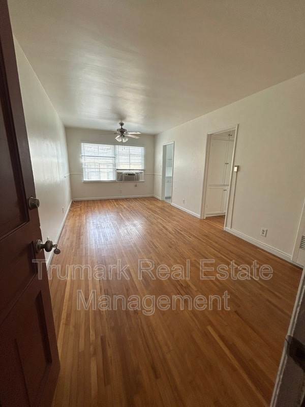 3739 Los Feliz Blvd – photo 1