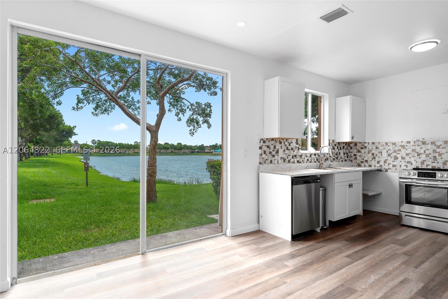 2445 SE 14th Ave – photo 1