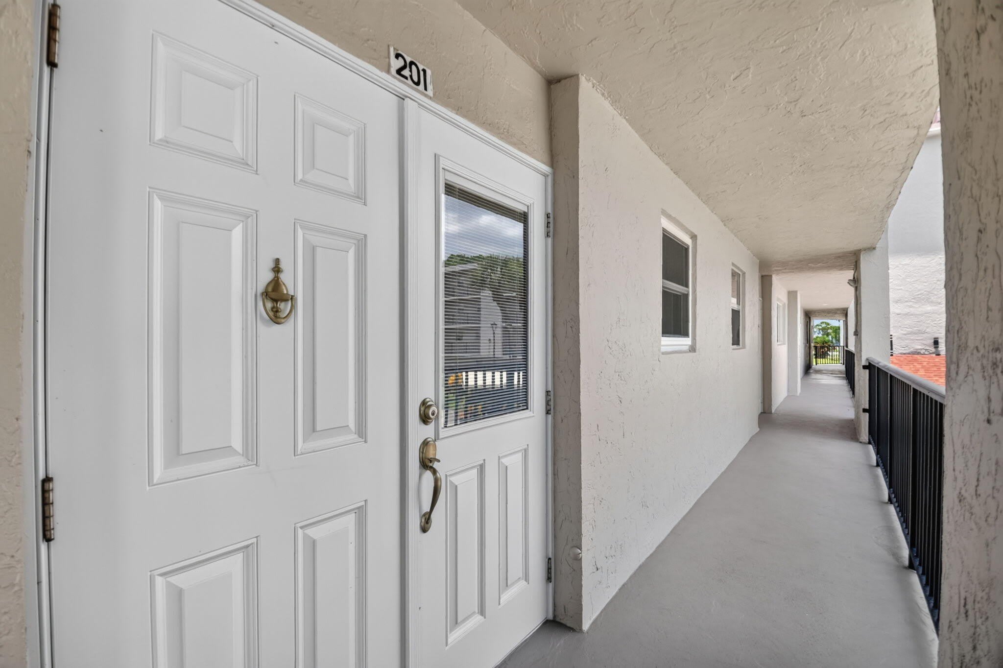 3425 Via Poinciana – photo 1