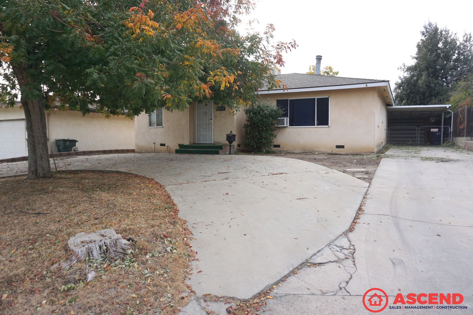 Spacious 3BD/2BA Home in Bakersfield's 93306 — Garage, Driveway, Backyard! – photo 1
