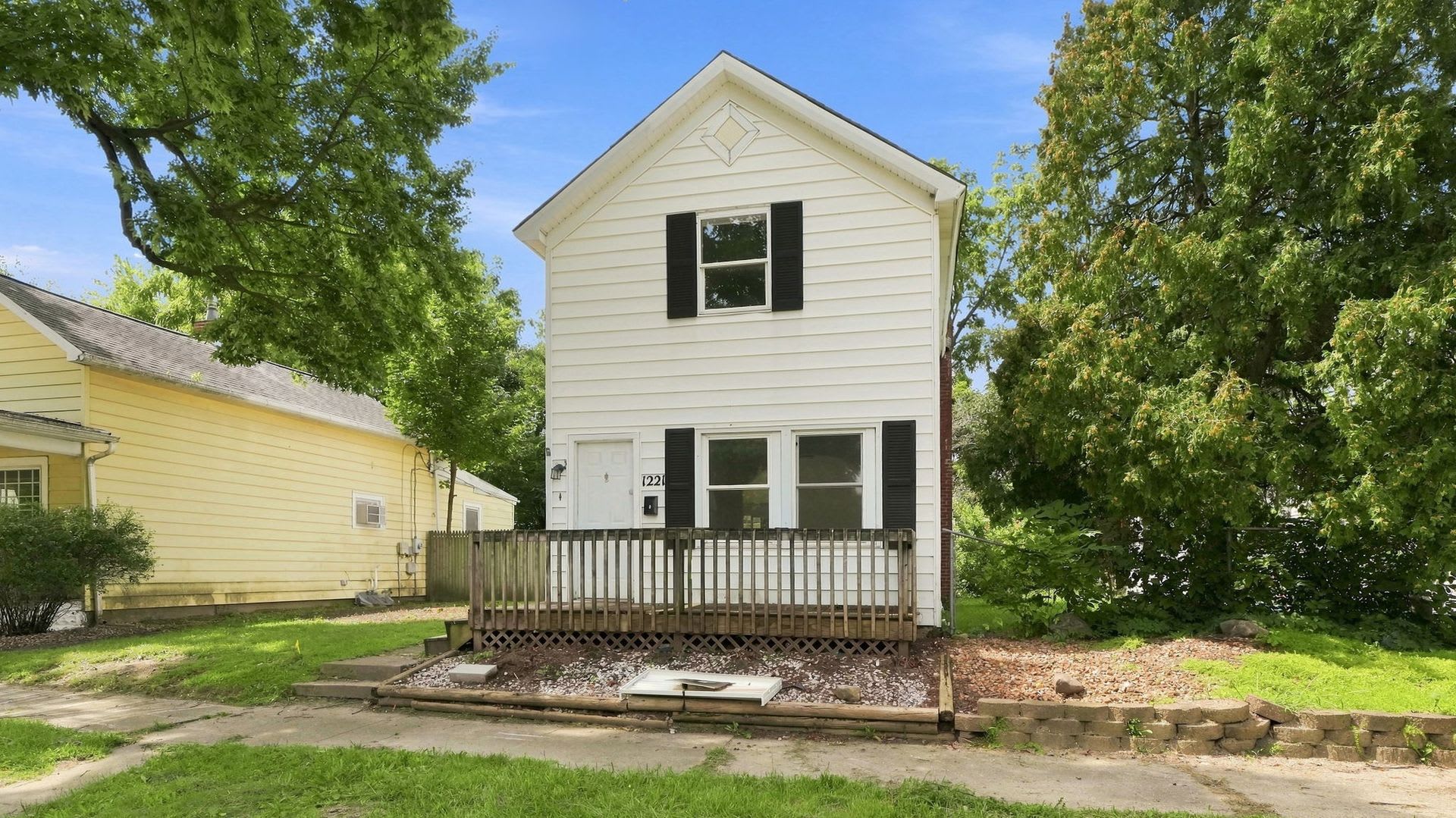 3 Bedroom Home With Modern Updates – photo 1