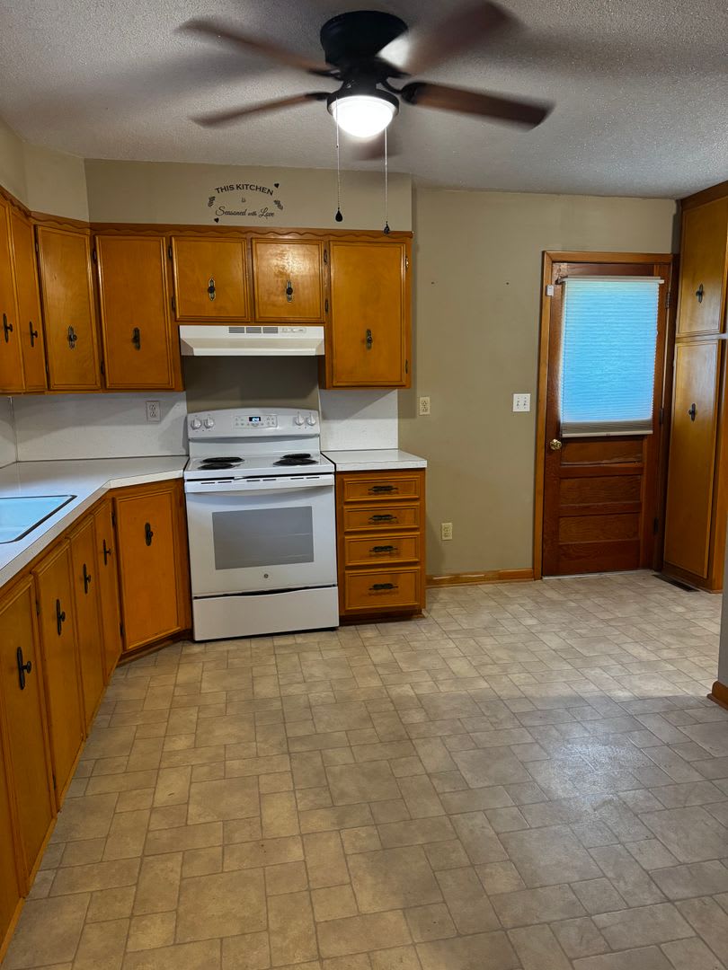 119 S Byers Ave – photo 1 of 7