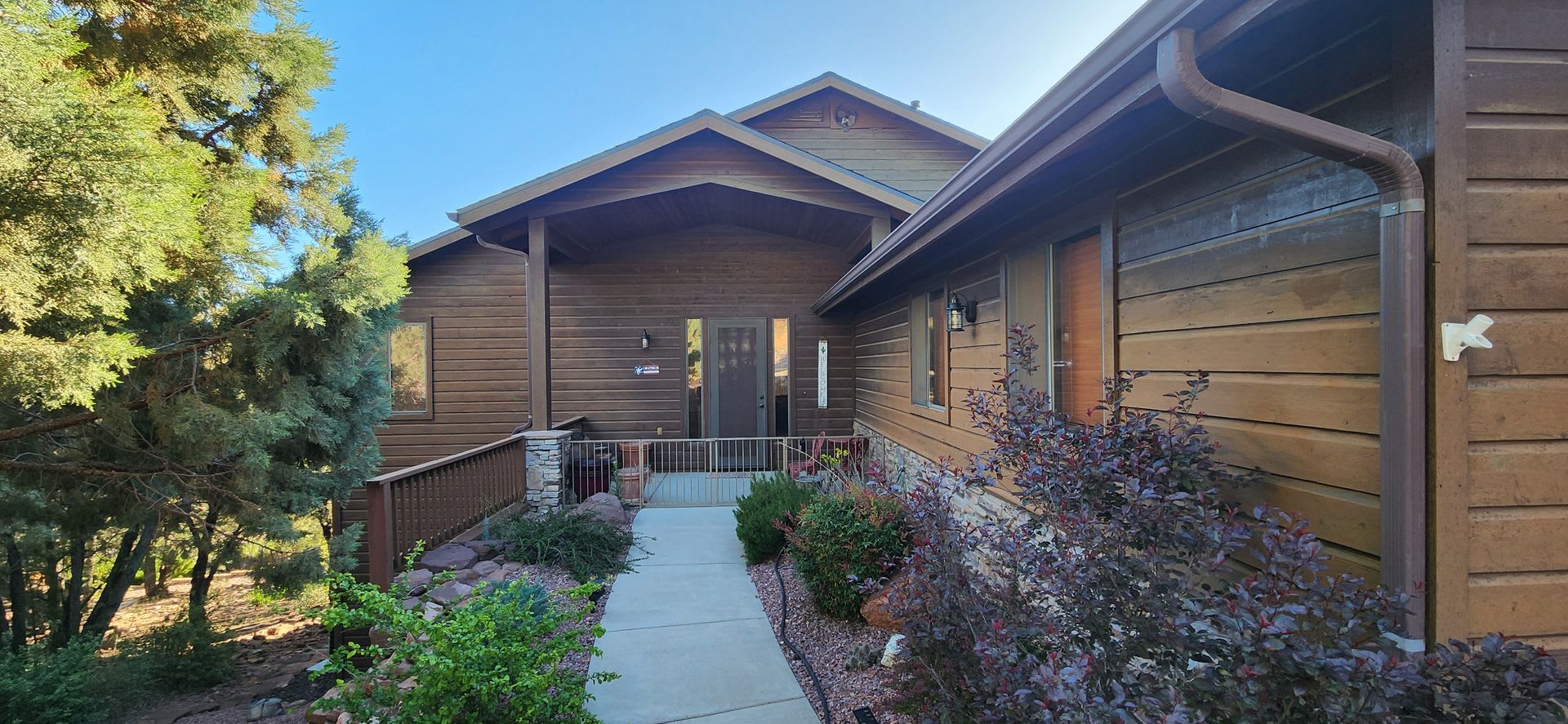 Beautiful Veiws From This Spacious Four Bedroom Home – photo 1 of 27