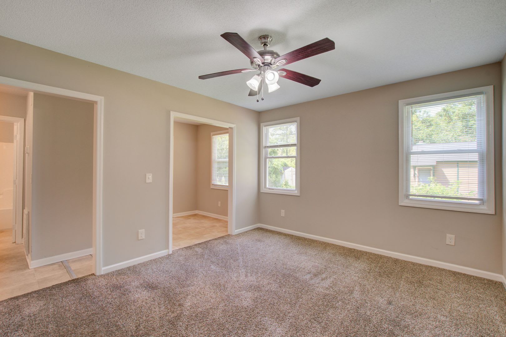 Beautiful 3BR/2BA Home Close to Everything Columbia Has to Offer – photo 1