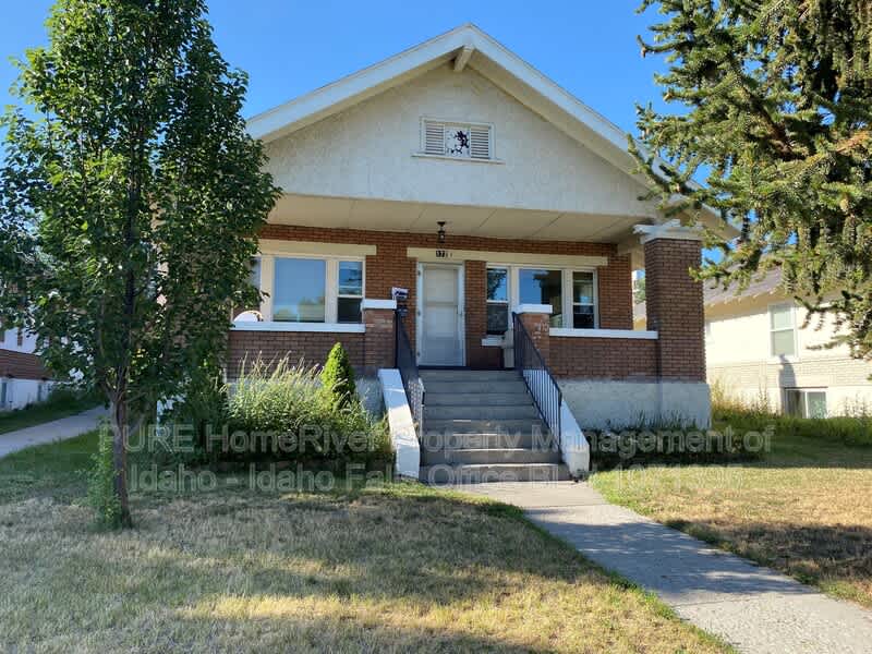 172 E 2nd S – photo 1 of 12
