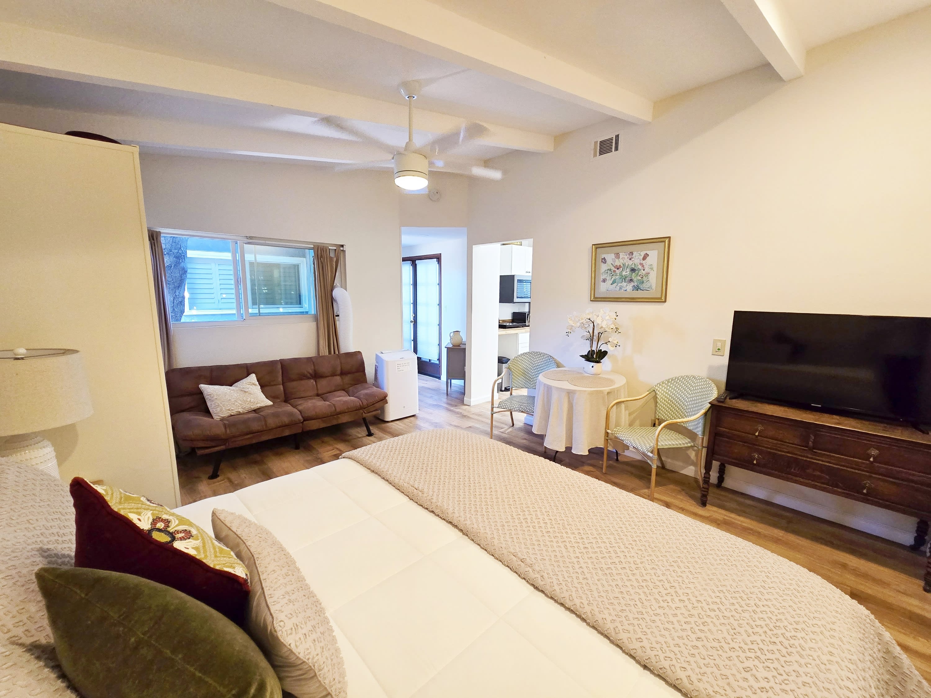 819 Hymettus Avenue – photo 1 of 24