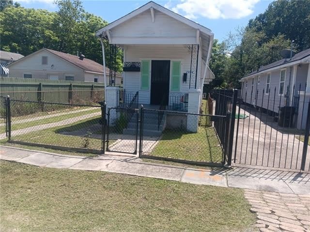 2844 HIAWATHA Street – photo 1