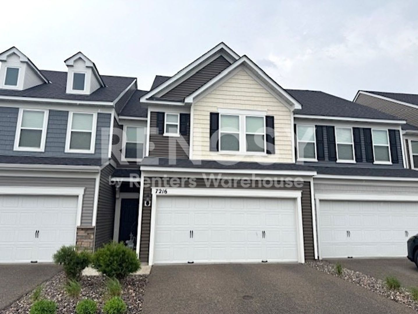 PRIME 3BD/2.5BA TOWNHOUSE IN MAPLE GROVE – photo 1