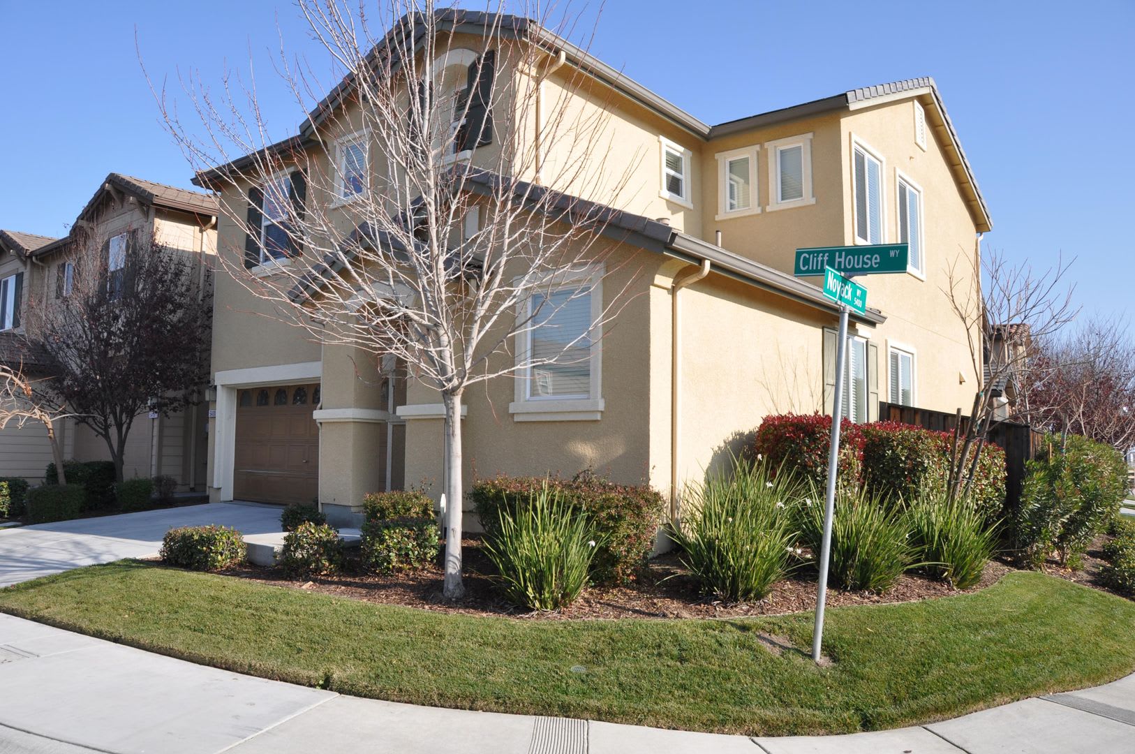 Beautiful North Natomas 3 bed 2 bath plus large LOFT! – photo 1