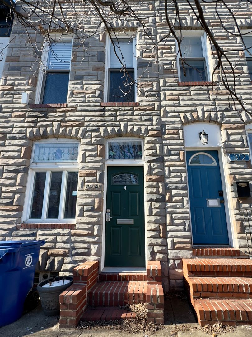 Charming 2 Bedroom/2.5 Bathroom Townhome in Upper Fells Point, Baltimore, MD! – photo 1