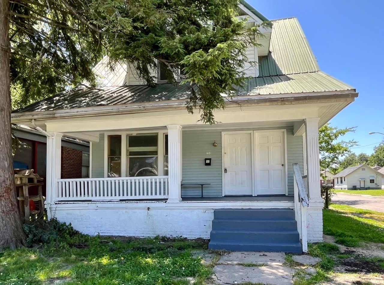 1601 South Linwood Avenue – photo 1 of 7