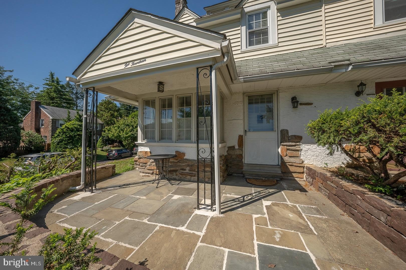 214 HARROGATE Road – photo 1 of 26
