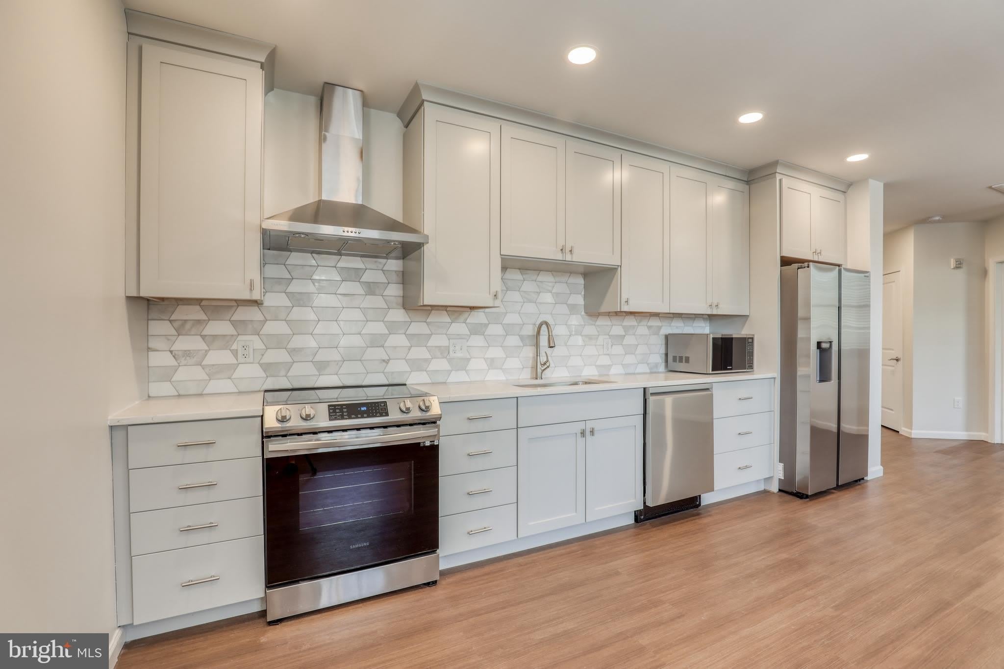 210 E BOSCAWEN ST – photo 1