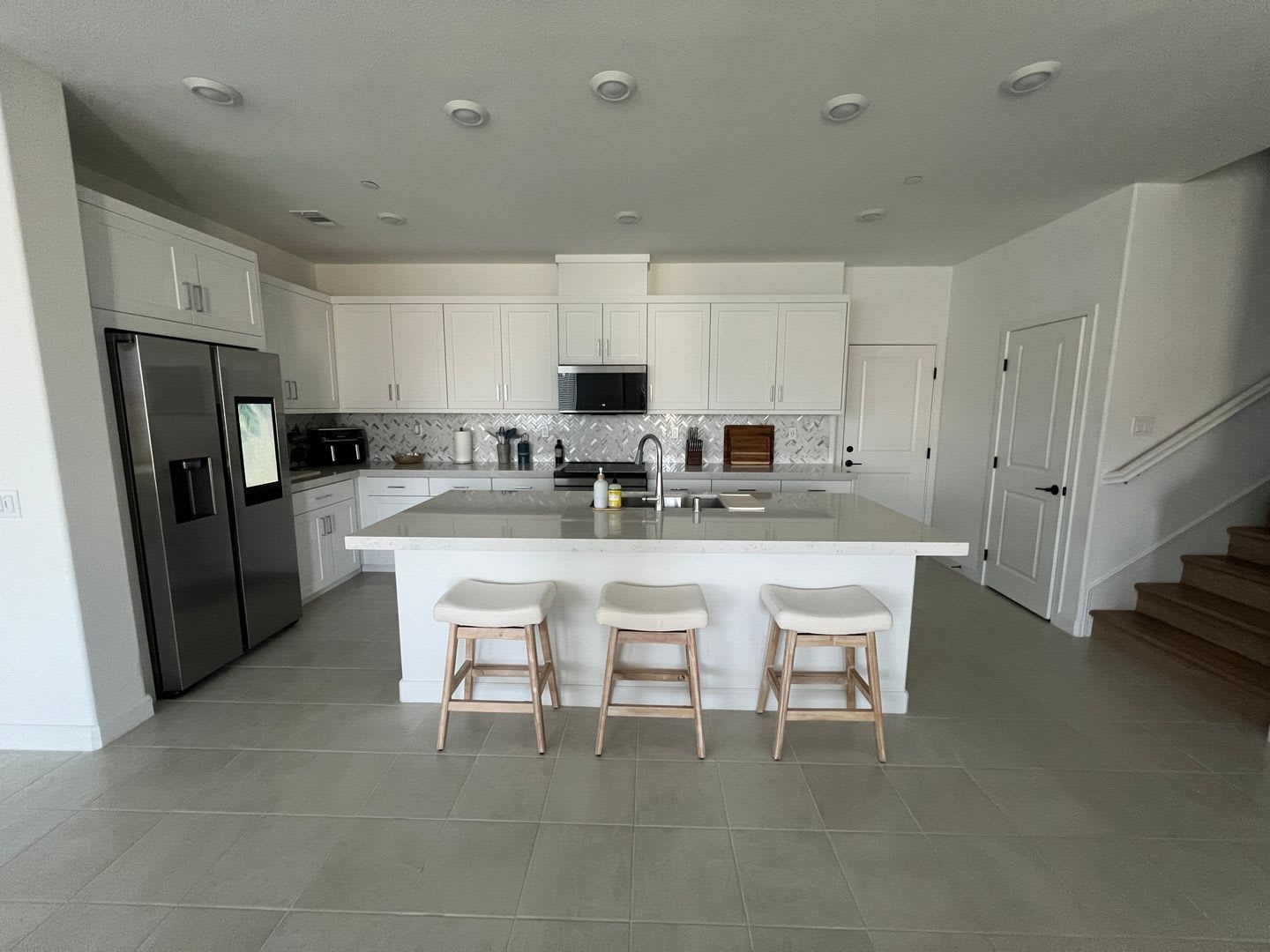 Spacious 4-Bedroom Townhome with 2-Car Garage in Chula Vista – photo 1