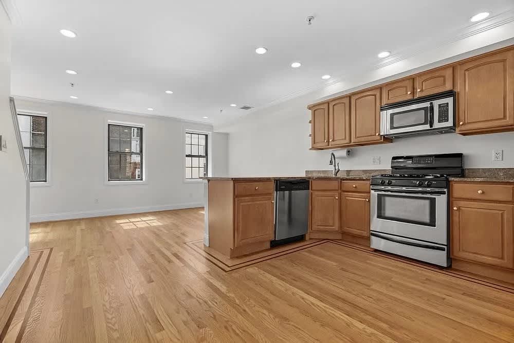 11 Wiget St Unit 8 – photo 1