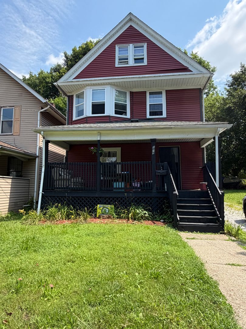 North Hill Colonial ready to lease – photo 1