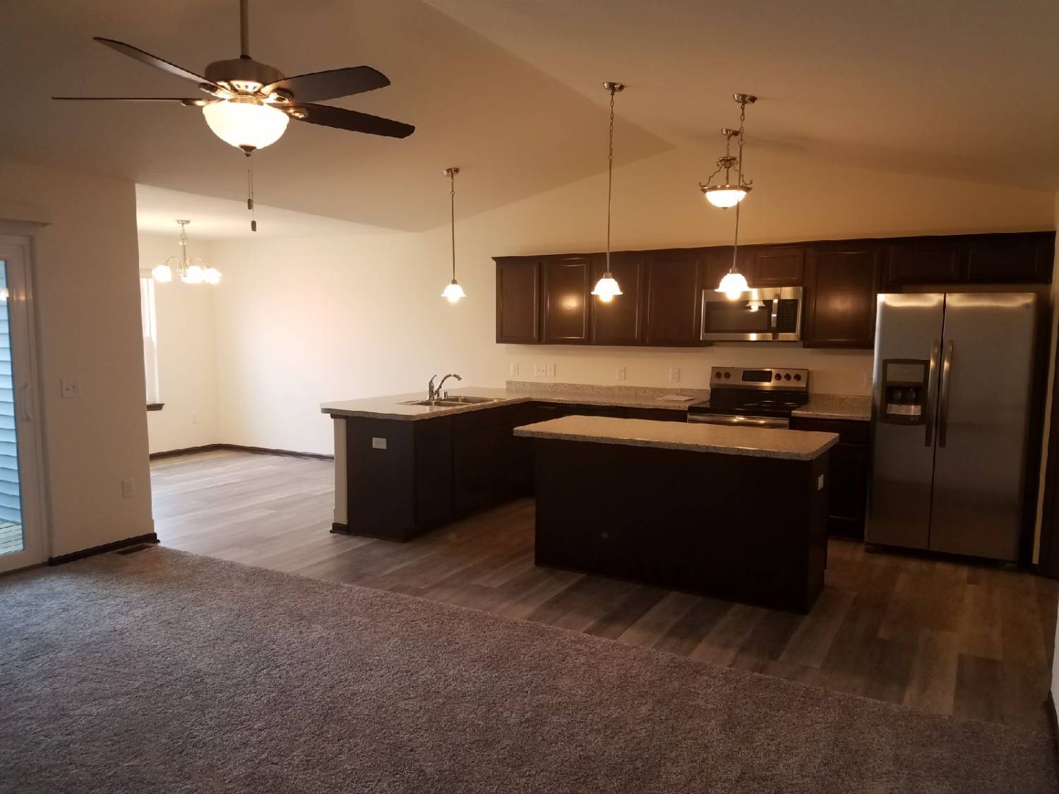124 Villa Ct – photo 1 of 21