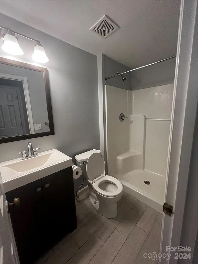 Room In 6 Bedroom Home At Flint Glenn Ln – photo 1