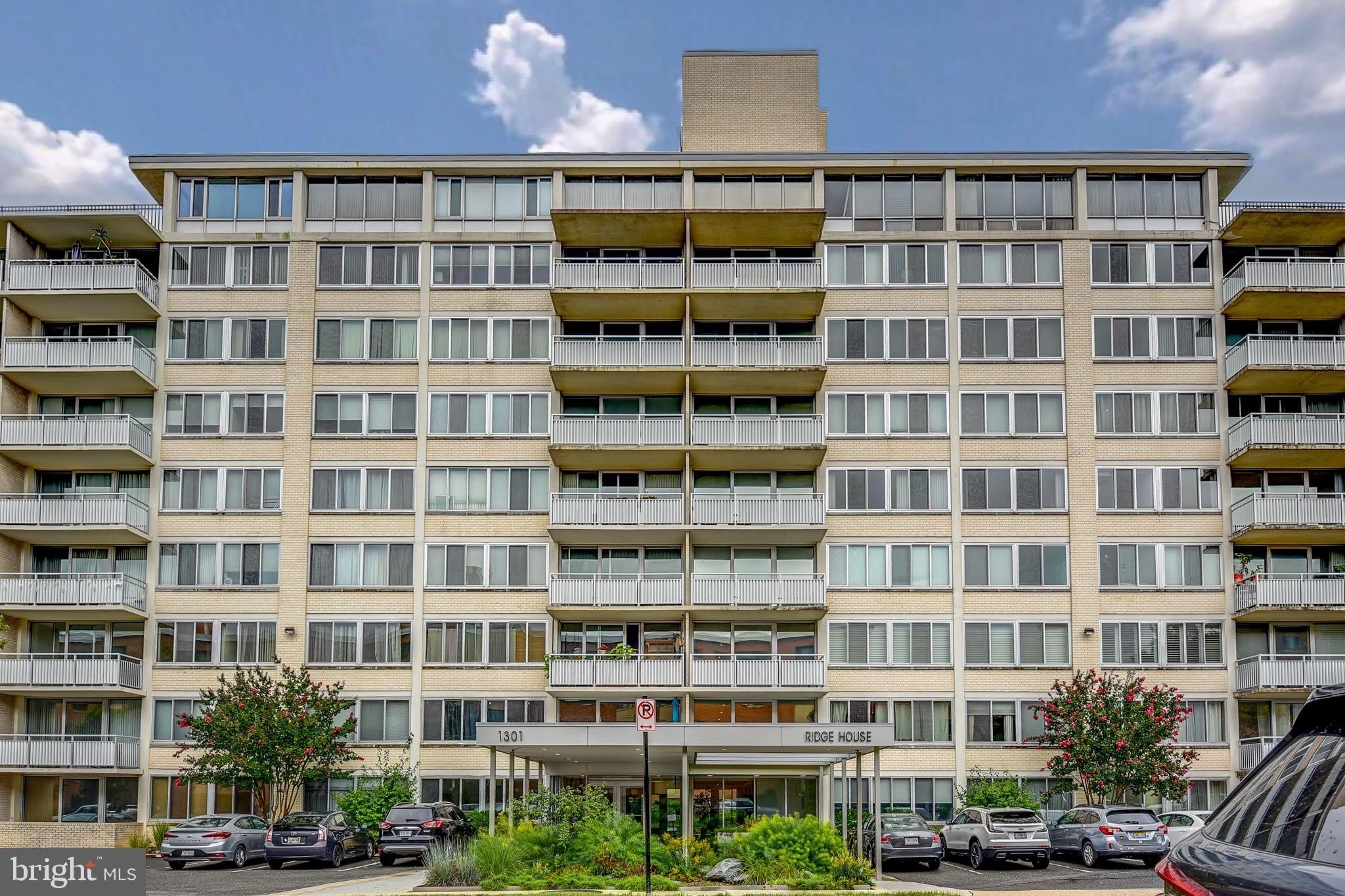 1301 S Arlington Ridge Road S – photo 1