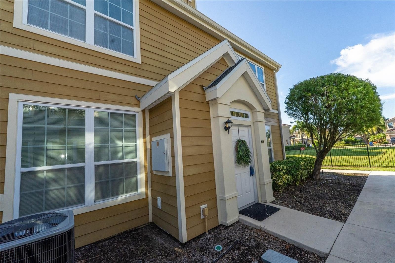 5511 ROSEHILL Road – photo 1